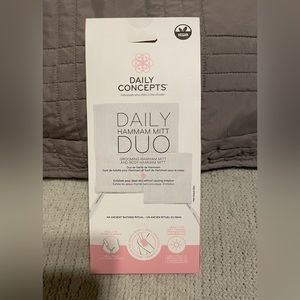 Daily Concepts Body Scubber Duo New in box 🌼